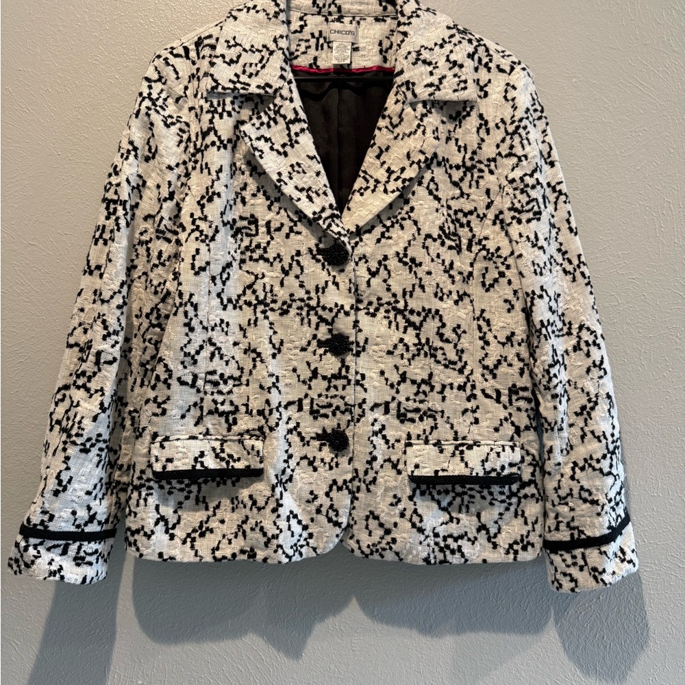 Chico's Black and White Textured Tweed Blazer. PTP 22”. Length 24”